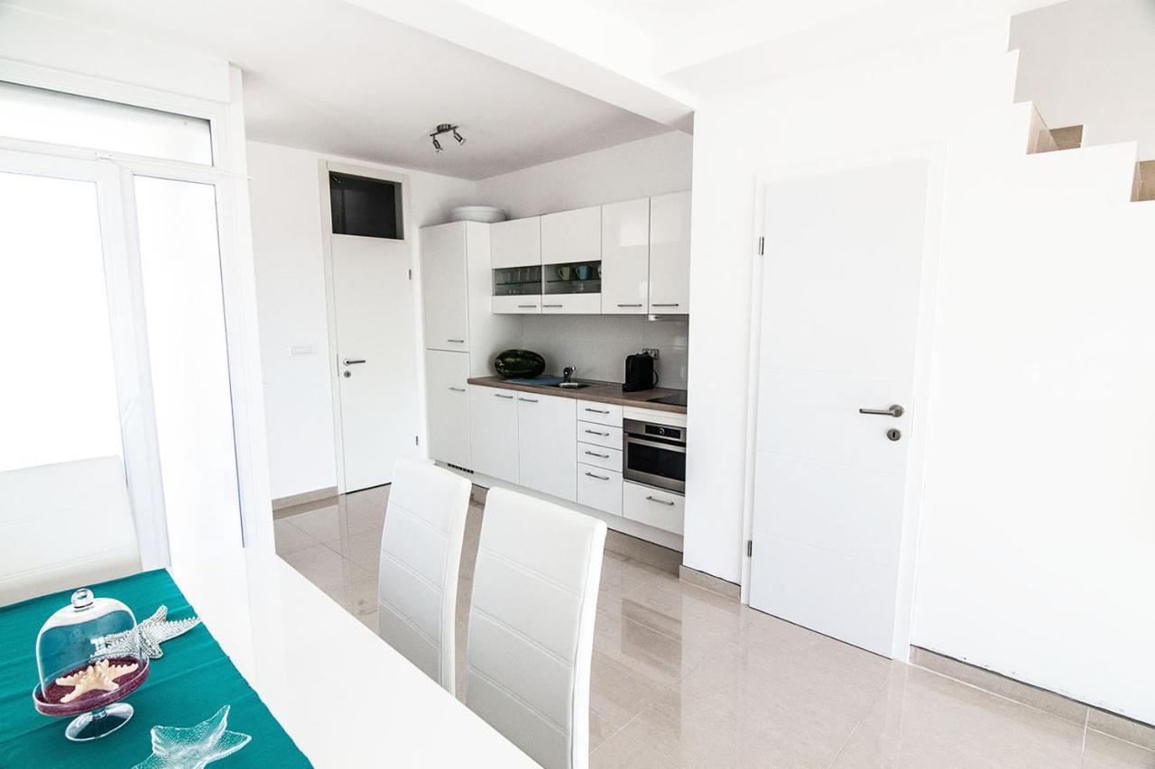 Atrium Blue Holiday House ราชานาส ภายนอก รูปภาพ